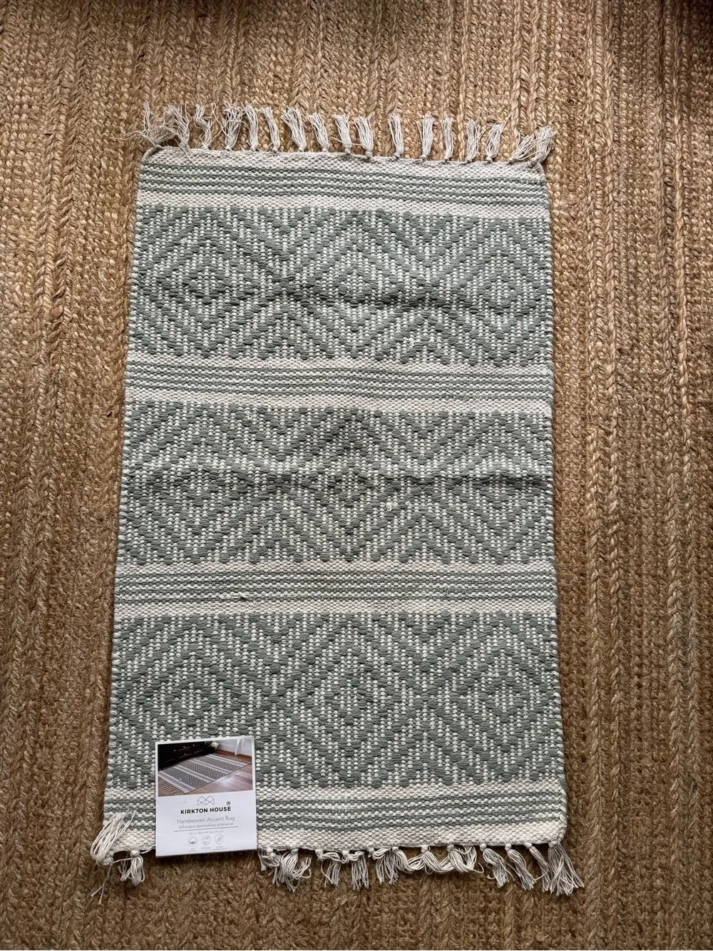 Hand woven accent rug – 100% cotton
